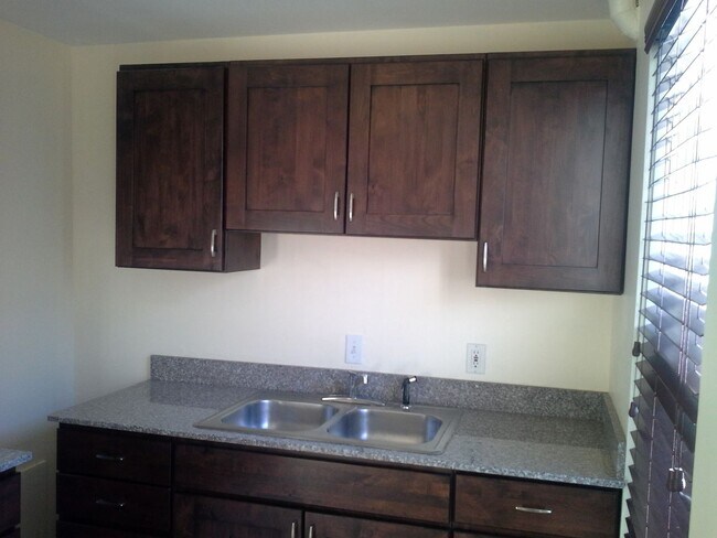 Building Photo - Affordable Downtown Apartment
