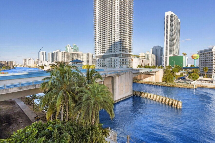 Building Photo - 2602 E Hallandale Beach Blvd