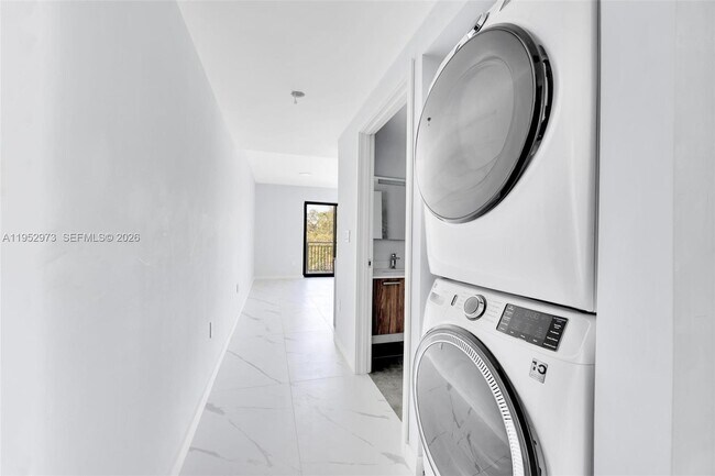 Building Photo - 840 NE 130th St