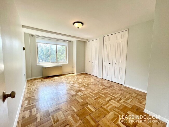 Building Photo - 4000 Tunlaw Rd NW