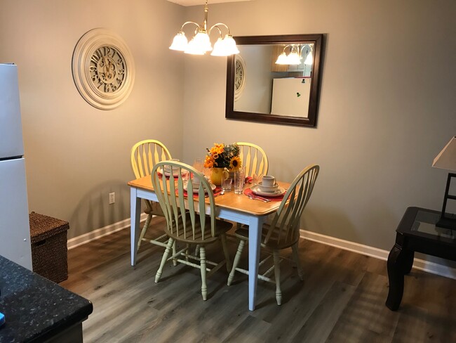 Dinning room - 3300 Butterworth Cir