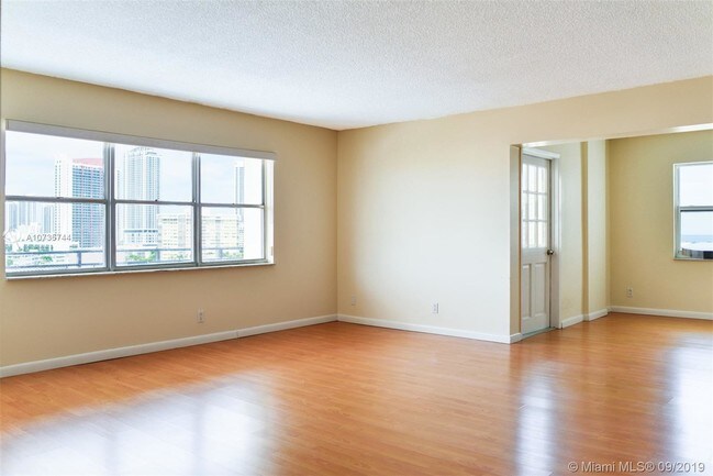 Building Photo - 401 Golden Isles Dr