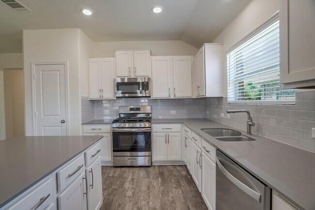 Building Photo - 3200 Windy Vane Dr