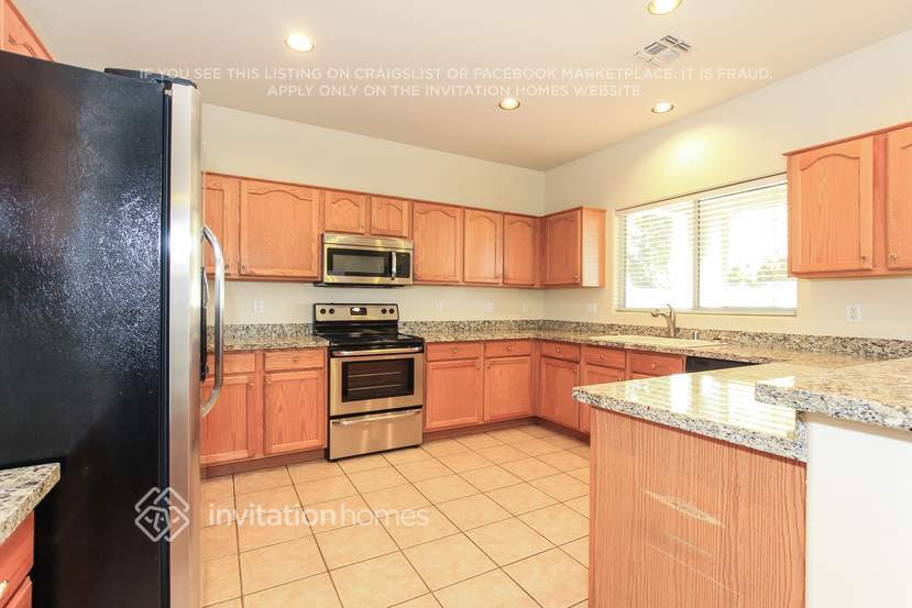 Building Photo - 8228 W Harmony Ln