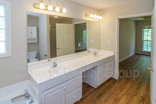 Building Photo - 4608 Fairfax Ct