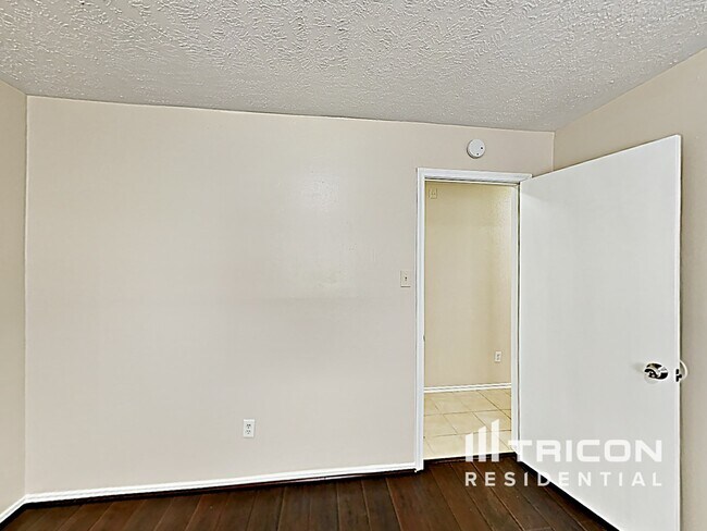 Building Photo - 24027 Leathergate Dr