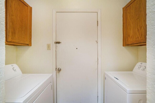 Building Photo - 3628 Hulen Park Cir