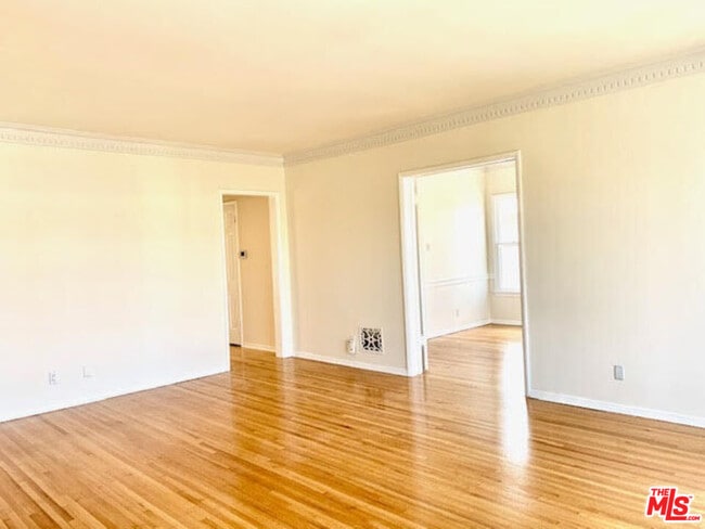 Building Photo - 356 S La Jolla Ave