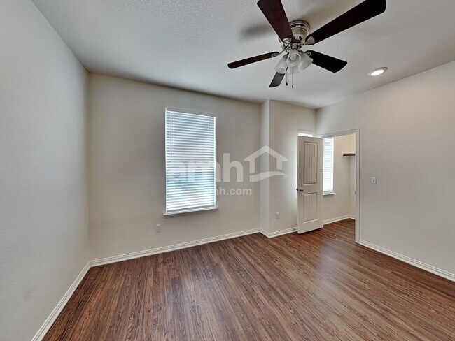 Building Photo - 2715 Spencebrook