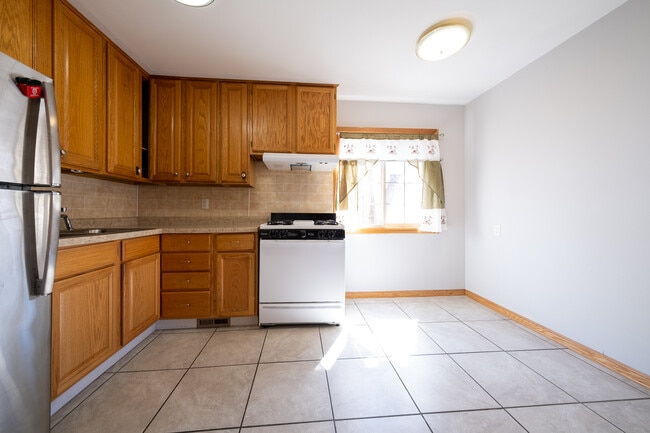 Building Photo - 3821 Clinton Ave