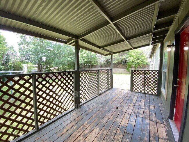 Building Photo - 5321 Locke Ave