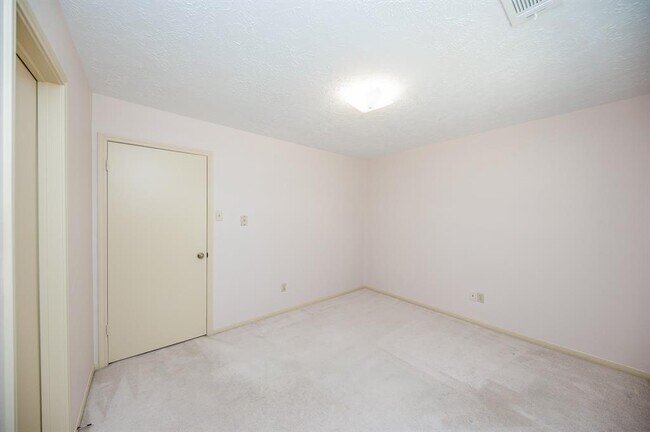 Building Photo - 13211 Rosstown Dr
