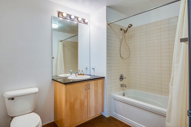 Building Photo - Centre Street Lofts 2 Bed/2Bath