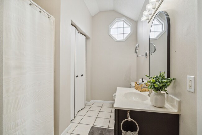 Building Photo - 189 Stephans St