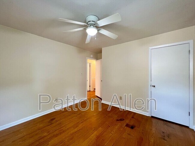 Building Photo - 14 Friendly Hollow