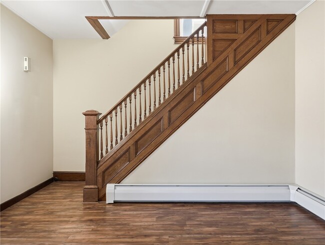 Building Photo - 813 N Elmer Ave