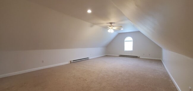 Building Photo - Spacious 5 Bedroom Executive Level Home