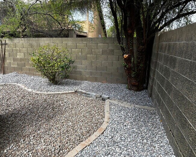 Building Photo - 1420 E Countrywalk Ln