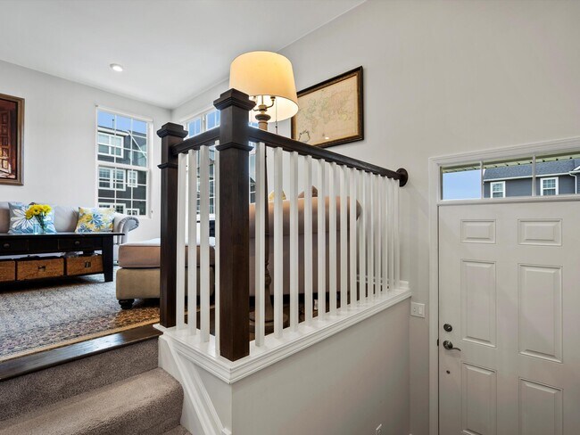 Building Photo - 202 N Sydney Ct