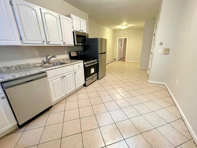 Building Photo - 380 Summit Ave