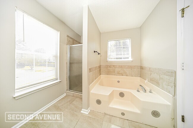 Building Photo - 320 Brookside Dr