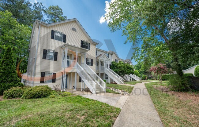 Building Photo - Spacious 2BR, 2BA Condo in Desirable Chapel Hill Community