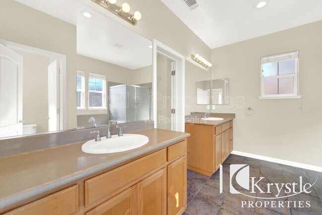 Building Photo - 8388 Bennington Ct