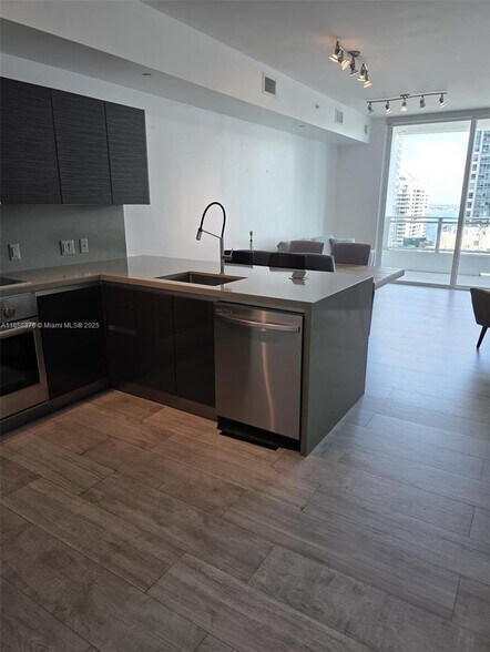 Building Photo - 1080 Brickell Ave