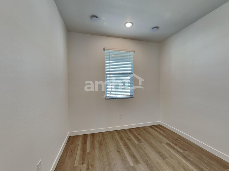 Building Photo - 9737 W Luxton Ln