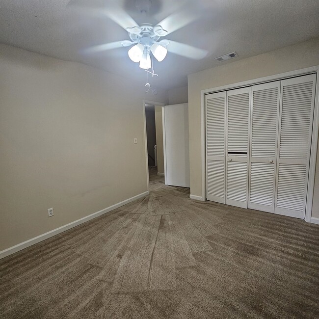 Building Photo - 3701 Donovan Dr
