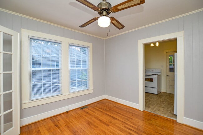 Building Photo - 542 E Black St