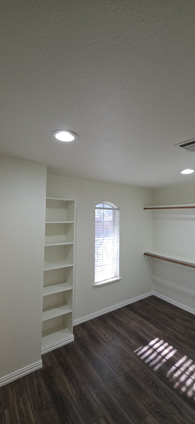 Building Photo - Beautifully Remodeled Home in Mansfield ISD – Corner Lot with Modern Upgrades!