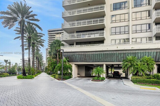 Building Photo - 1 Grove Isle Dr