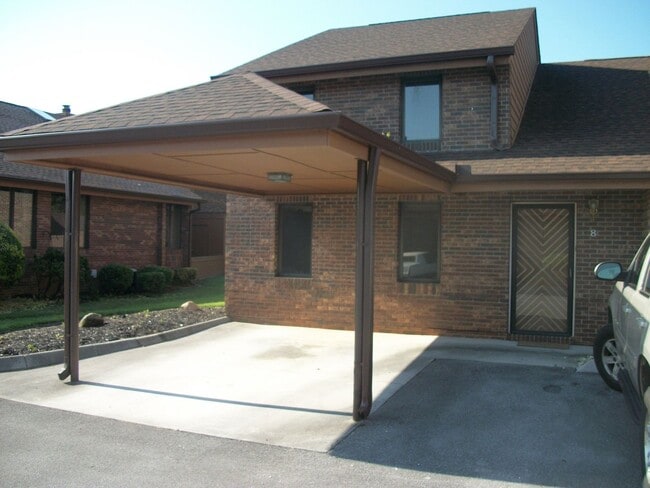 Building Photo - 3 Bedroom Condo