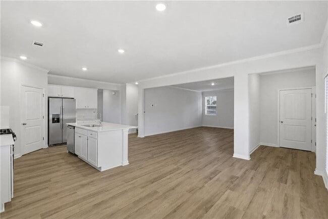 Building Photo - 64 King Vlg