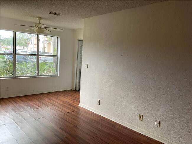 Building Photo - 3320 Pinewalk Dr N