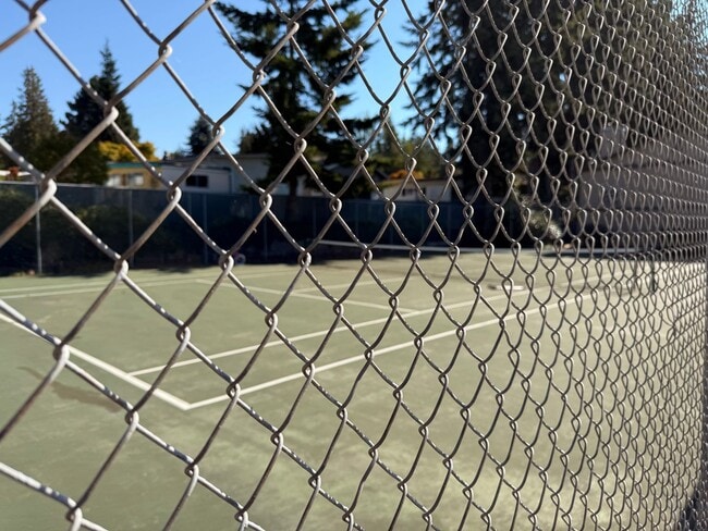 Building Photo - 3 Bedroom 2 Bath Lower Unit Walkout Patio Lynnwood $2100 per month