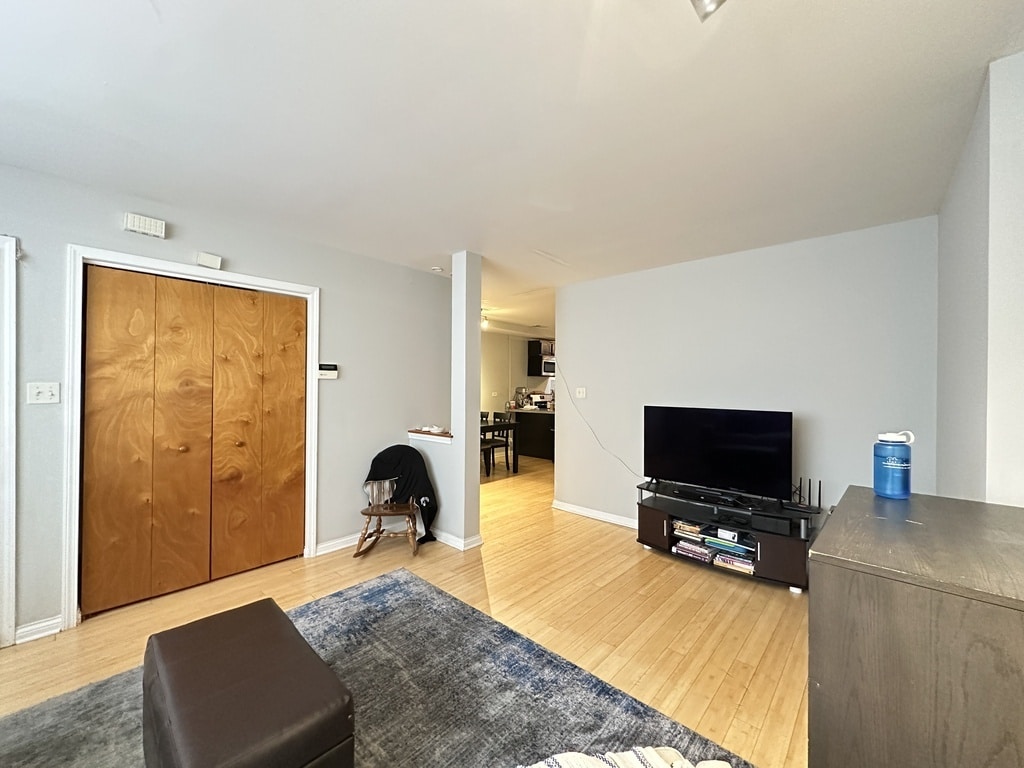 Building Photo - 1636 W Ohio St