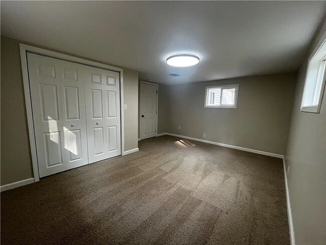 Building Photo - 4 bedroom 2 Bathroom Luxury Rental!