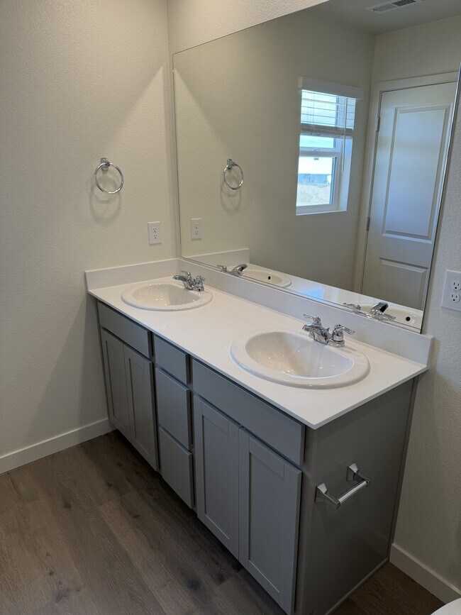 Building Photo - 8426 Redwood Dawn Dr