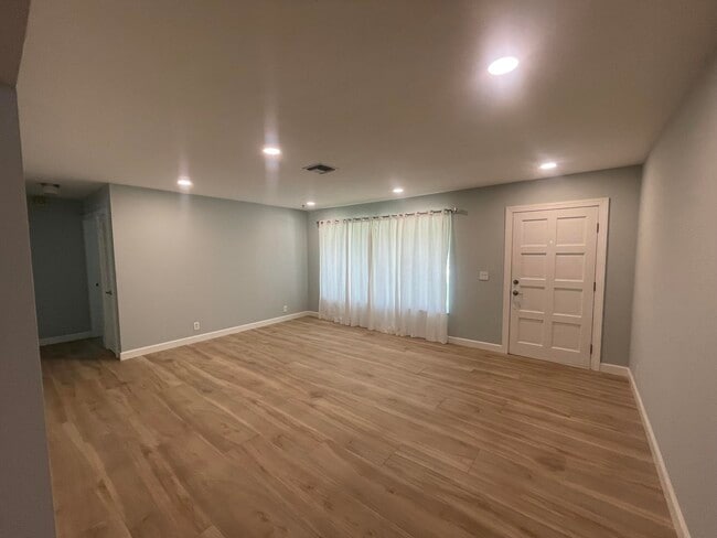 Building Photo - 11737 Inverness Cir