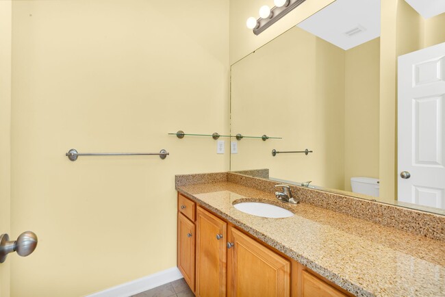 Building Photo - Gorgeous Market Common Townhome w/ Garage