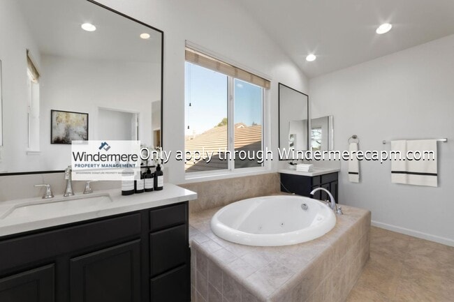Building Photo - Welcome to The Rivers! Fabulous Floor Plan...