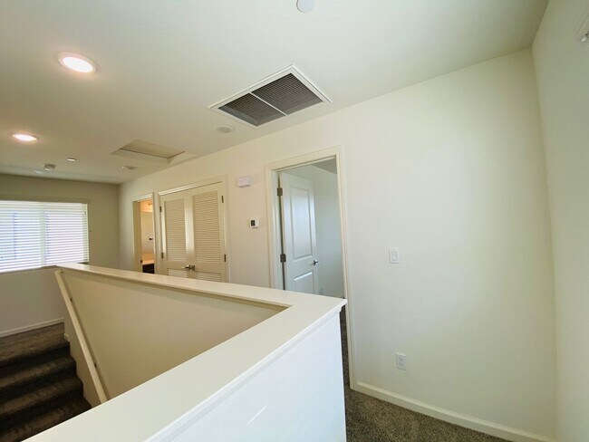 Building Photo - $2,395 Alluvial & Fowler, 3 Bedroom Home -...