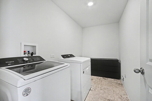 Building Photo - 1329 Prairie Creek Trail