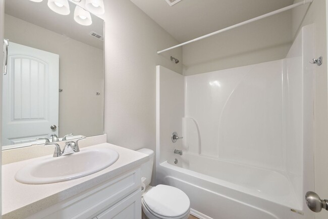 Building Photo - Gorgeous 4/2 Renovated Home in the Heart o...