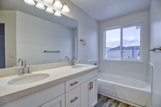 Building Photo - 4735 E Silver Moon Dr