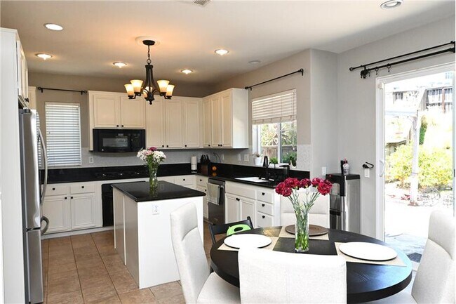 Building Photo - 930 Prism Dr