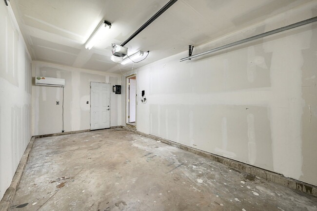 Building Photo - $1,895.00, 3 bed, 2 bath located in Fountain