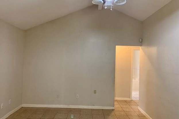 Building Photo - 802 Mary Ann Dr